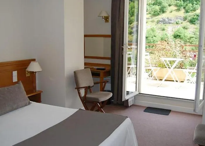 Hotel Le Terminus Des Pelerins 2*